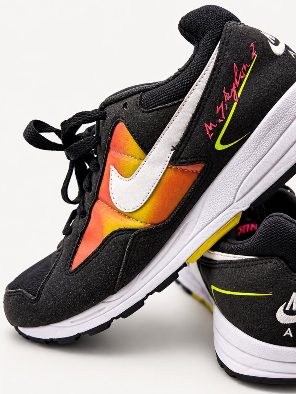 Nike Air  Sneakers – Boys 6.5 – Black/Neon